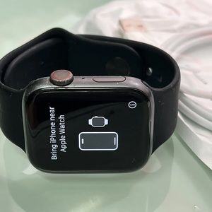 Apple Watch Series 4 44mm Space Gray Aluminum Case Black Sport (GPS +cellular)